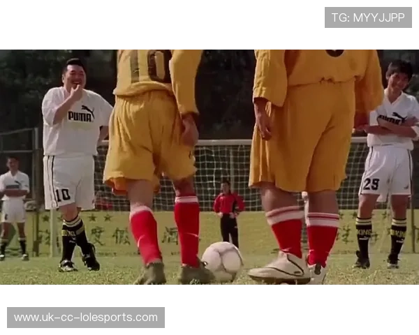 足球球星早期服装风格分析:从街头潮流到赛场经典的变迁