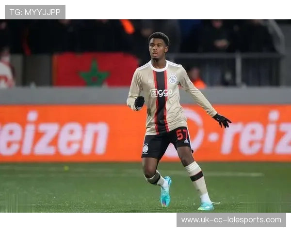 身高较矮但依然在足球后卫位置上表现出色的球星盘点